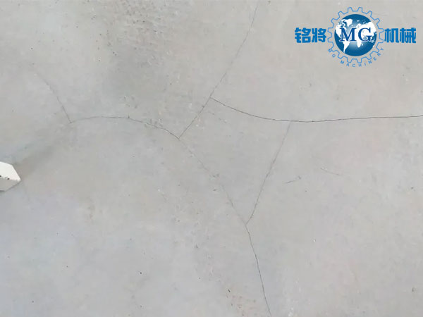 都說石膏基自流平抗開裂，可為啥到處開裂？